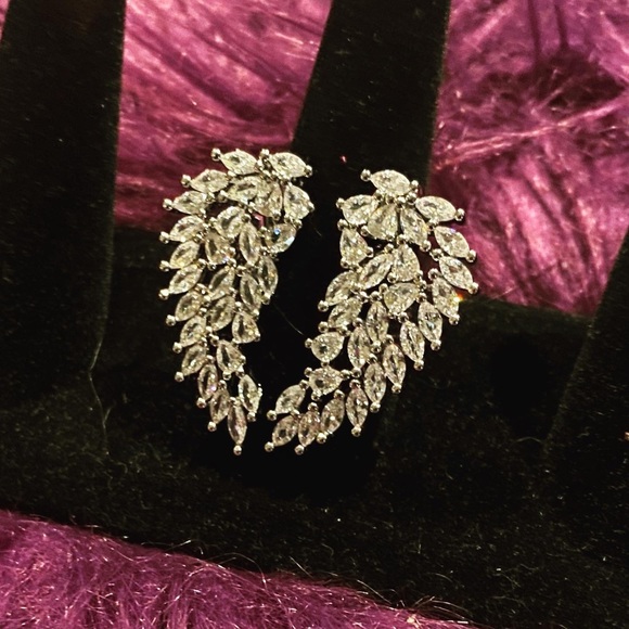 New! Wings Statement Ring - Picture 5 of 5